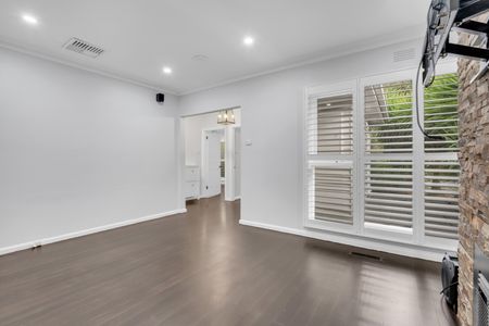 33 Yallambie Road, Macleod VIC 3085 - House For Rent | Domain - Photo 2