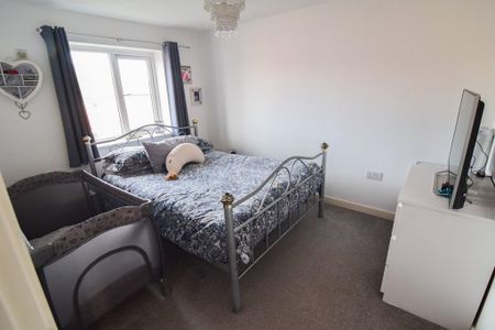4 bedroom semi-detached house to rent - Photo 5