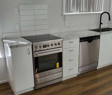 Newly Renovated Family Home in Central Paraparaumu - Photo 2