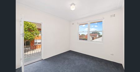 Fully Renovated Apartment - Ultra Convenient Location - Photo 2