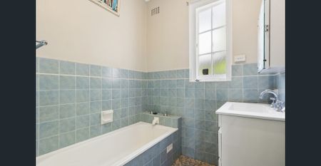 Fantastic Family Home in Prime St Ives Location - Photo 5