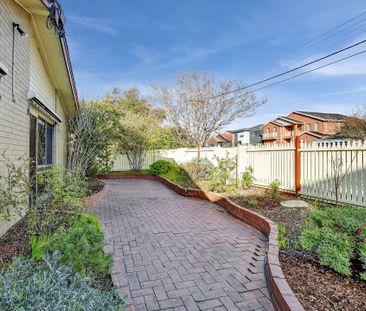 Prime North Essendon Two-Bedroom Unit - Photo 5