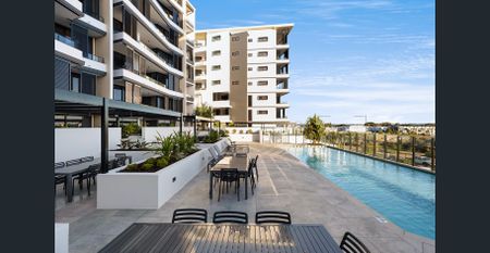 Luxury Beachside High- Level 3-Bedroom Apartment with Ocean Views - Photo 4