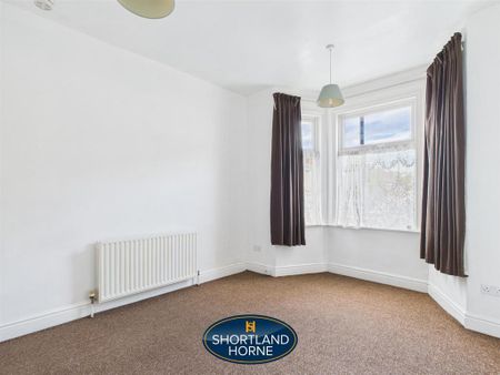 3 bedroom end of terrace house to rent - Photo 4