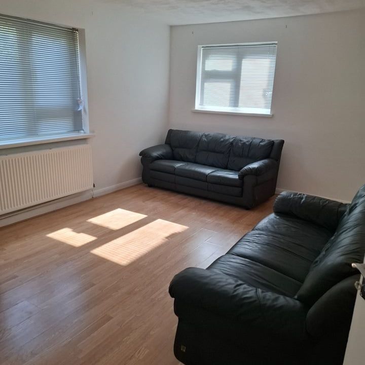 2 Bed Flat, Lampton Road, TW3 - Photo 1