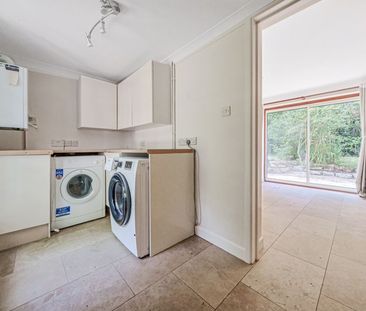 Bunch Lane, Haslemere, Surrey, GU27 - Photo 2