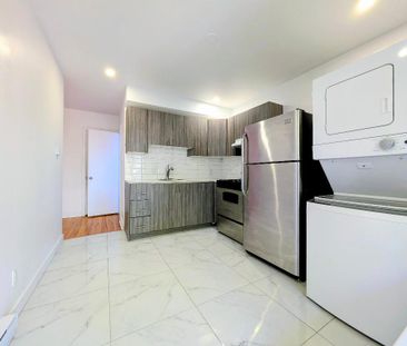 **Because You Deserve Renovated 4 1/2 TOP FLOOR, Ville Emard, Monk ** - Photo 3