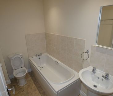 3 bed Detached - To Let - Photo 5