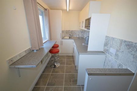 1 bedroom semi-detached house to rent - Photo 4