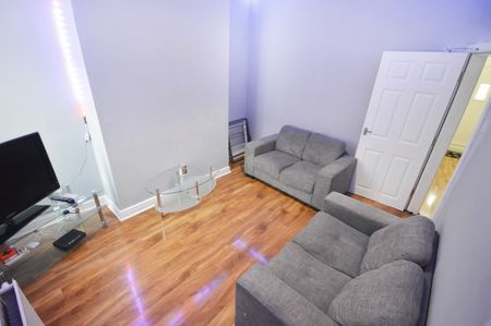 3 Bed Terraced House, Langton Street, M6 - Photo 3