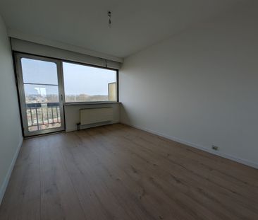 Ruim 2 slaapkamer appartement met garage en terras - Photo 5