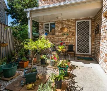 3 Bedroom Townhouse in Burleigh Waters - Photo 1