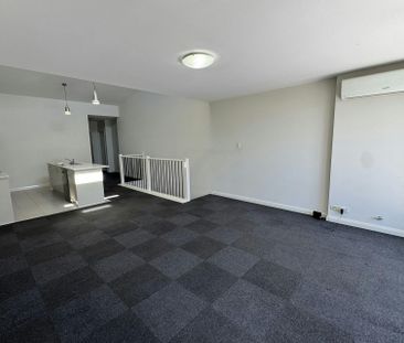 TOWNHOUSE STYLE APARTMENT - Photo 6