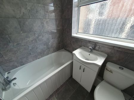 2 bed Terraced - To Let - Photo 5