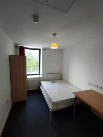 Ensuite Double Room,sun House, Gardner Street, Salford, M6 - Photo 3