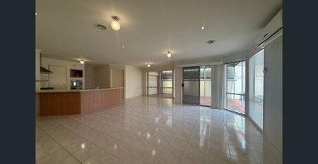 Cairnlea Comfortable Living! - Photo 2