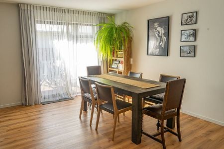 Modern 3-Bedroom Home – Warm, Sunny & Family Ready - Photo 3