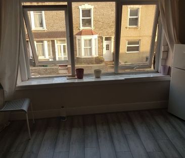 Room in a Shared Flat, Two Mile Hill Road, BS15 - Photo 2