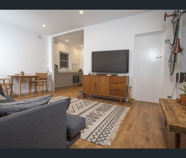 Modern and Stylish - Photo 1