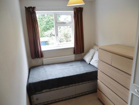 3 bedroom semi-detached house to rent - Photo 2