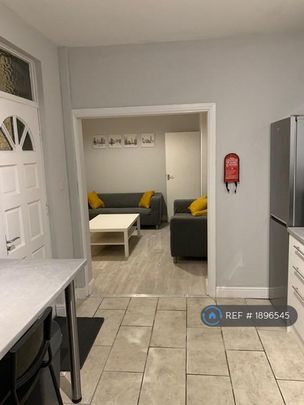 4 bedroom terraced house to rent - Photo 1