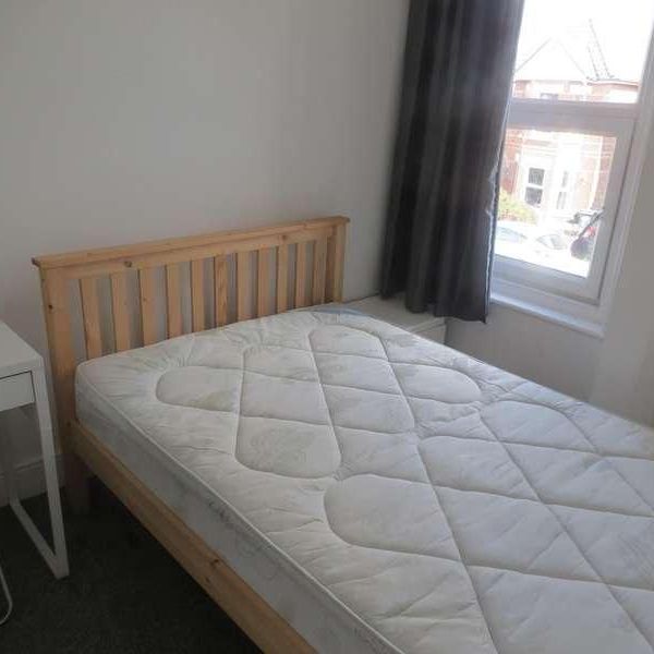 Bedroom Detached House In Winton, BH9 - Photo 1