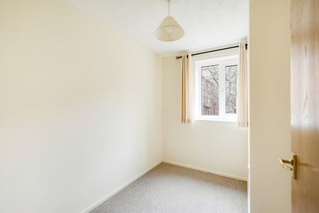 2 Bed Flat - Photo 2