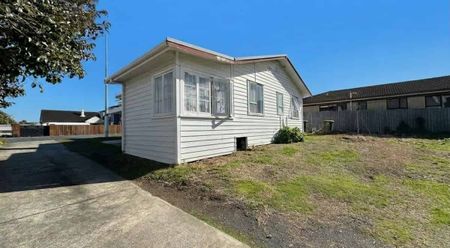 Spacious 3 Bedroom House for Rent in New Lynn $650 Wk - Photo 3