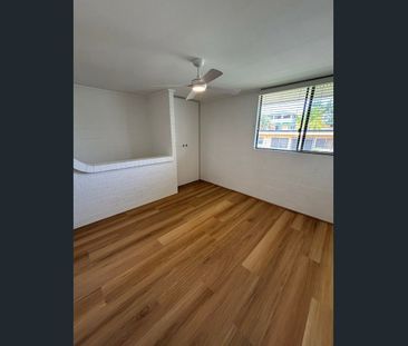 Perfect Townhouse in a Quiet Street - Photo 5