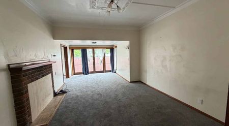 Extra Large Family Home - Photo 3