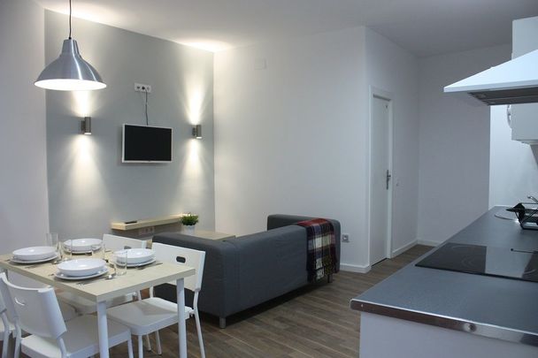 Cozy room in Valencia street - Photo 1