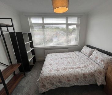 St Aiden Drive, Swansea, SA2 - Photo 4