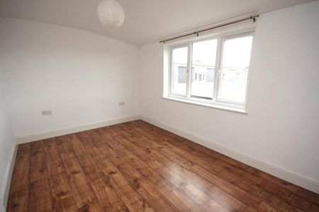 2 Bedroom Flat / Apartment to let - Photo 3