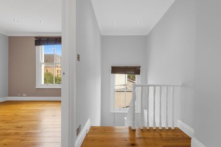 2 Bed Flat, Mackenzie Road, N7 - Photo 2