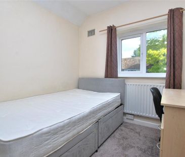 4 bedroom terraced house to rent - Photo 3