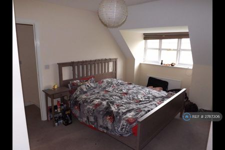 3 bedroom semi-detached house to rent - Photo 3