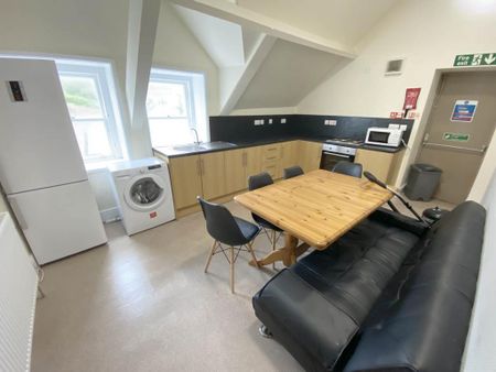 3 bedroom flat to rent - Photo 4