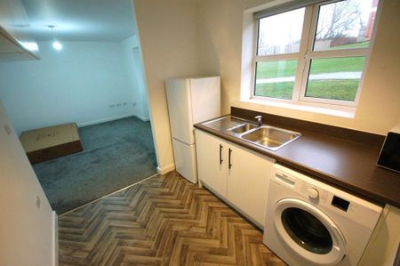 2 bedroom flat to rent - Photo 4