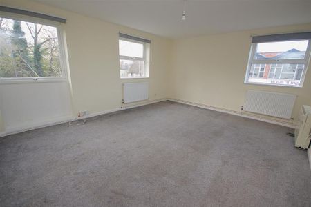 3 bedroom flat to rent - Photo 4