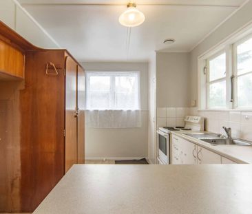 Two bedroom home in convenient location - Photo 4