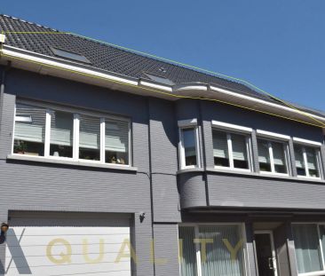 Centraal gelegen 2 slpk. appt. met gar. en terras. Vrij vanaf 15/03... - Photo 2