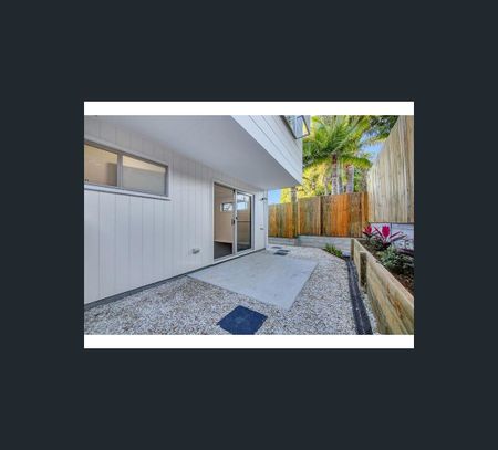 1/116 Eugaree Street, Southport, Qld 4215 - Photo 4