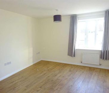 Bluebell Way, Carterton, Oxfordshire, OX18 - Photo 2