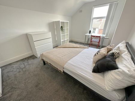 5 bedroom terraced house to rent - Photo 3