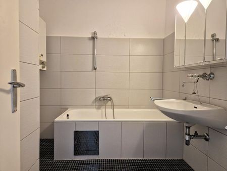 Großzügige, ruhig gelegene 3-Zimmer-Wohnung mit Loggia in Linz, Scharitzerstraße, Küche möbliert, WG-geeignet! - Foto 5