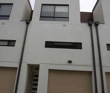 Modern Three Bedroom Home in Craigieburn - Photo 2