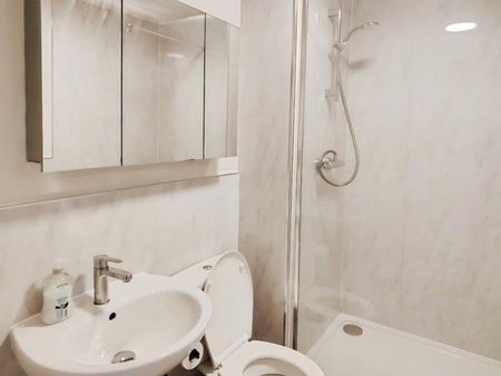 6 bedroom terraced house to rent - Photo 4