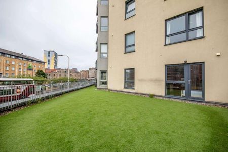 3 bedroom flat to rent - Photo 4