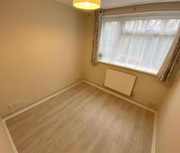 2 bedroom semi-detached bungalow to rent - Photo 2