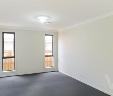 72 Sandpiper Circuit, Aberglasslyn NSW 2320 - House For Rent | Domain - Photo 6